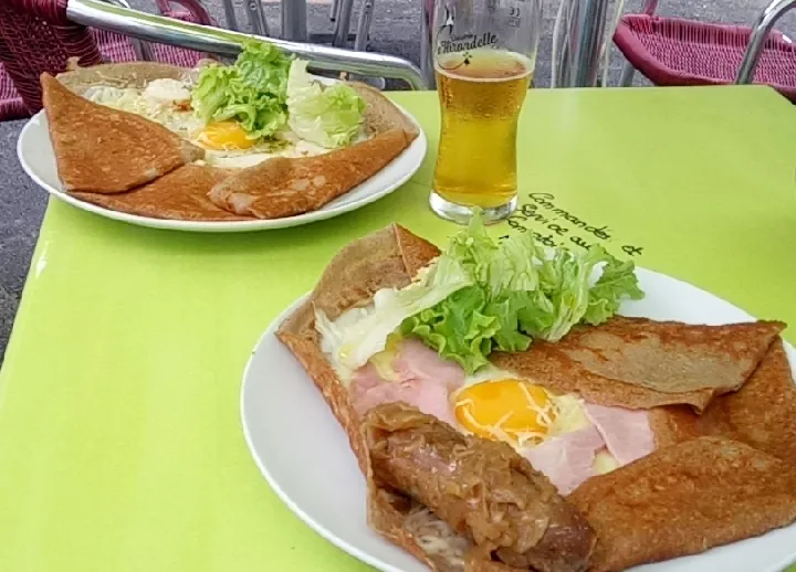 La Bretonne Et Galette Œuf Jambon Fromage Salade